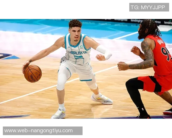 拉梅洛鲍尔表现平平19投6中三分球命中率低迷仍砍下20分5篮板8助攻 拉梅洛鲍尔表现平平19投6中三分球命中率低迷仍砍下20分5篮板8助攻