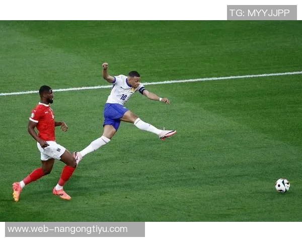 姆巴佩底线强突制造对手乌龙助皇马2-0领先塔拉维亚