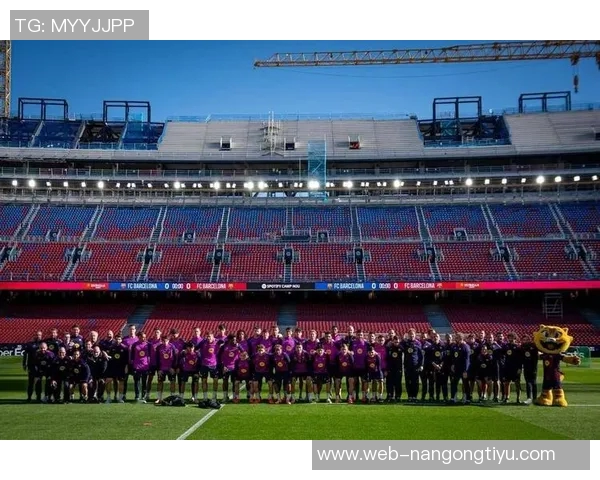 巴萨男足11月7日重返诺坎普公开训练观众人数限制为23000人 巴萨男足11月7日重返诺坎普公开训练观众人数限制为23000人