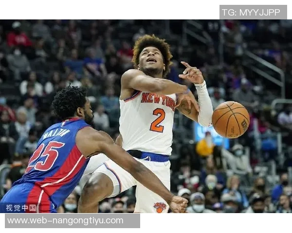 哈克斯替补登场26分钟高效表现14投9中斩获21分3篮板2助攻