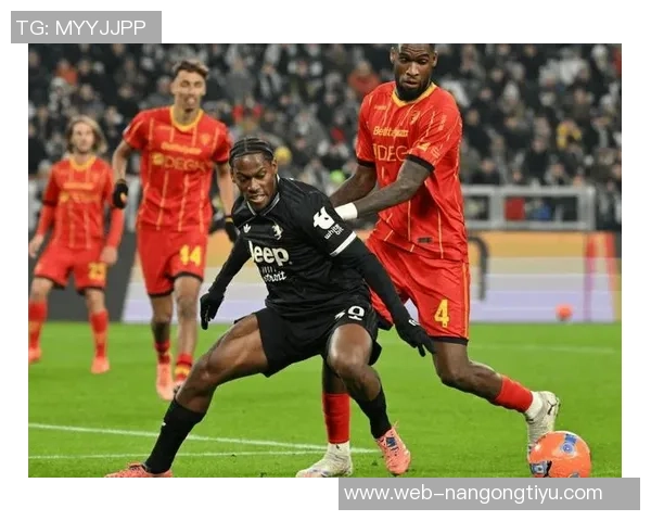 戴维近距离射门遭封堵麦肯尼头球抢点再遭扑救无缘进球