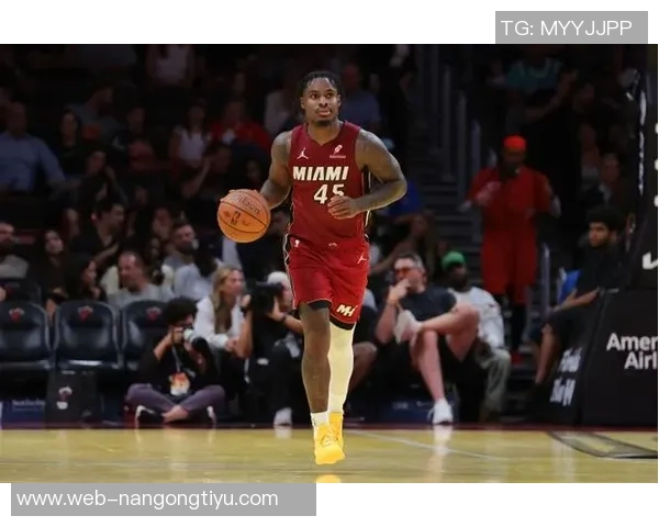 追梦式表现戴维恩米切尔31分钟贡献8分8板12助助球队奋战到底