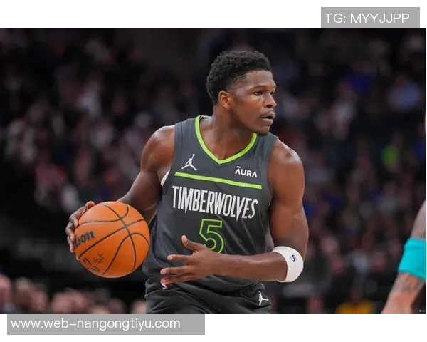 爱德华兹半场表现分析：11投4中收获10分6篮板2助攻并有3次失误