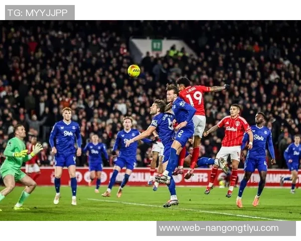 曼联全队提前抵达埃兰路球场备战客战利兹联赛事