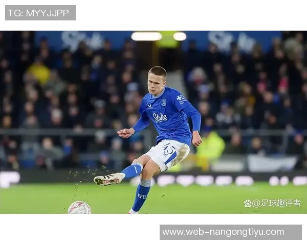 埃弗顿宣布提前召回18岁中场阿姆斯特朗重返球队助力争夺主力位置