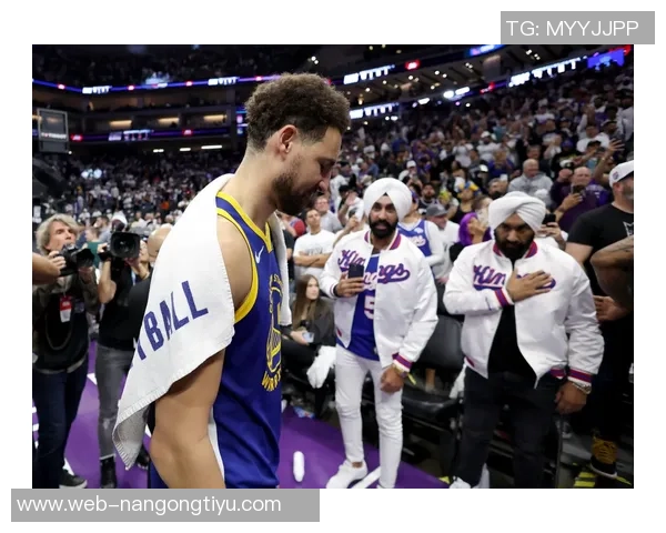 克莱新赛季首战表现平平13投仅4中三分球命中率低迷仅得10分