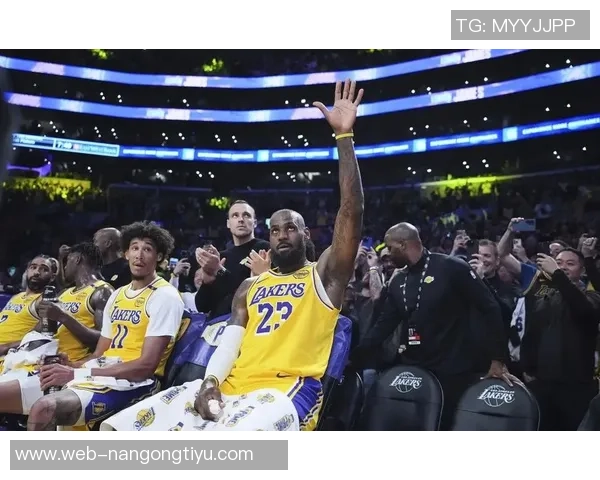 詹姆斯祝贺追梦达成900盖帽里程碑兄弟情深再续传奇