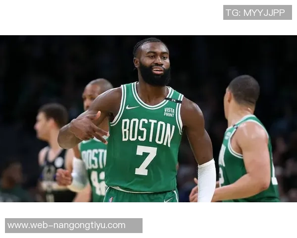 布劳恩上半场表现惊艳6投全中三分球两投全中助球队掌控比赛节奏