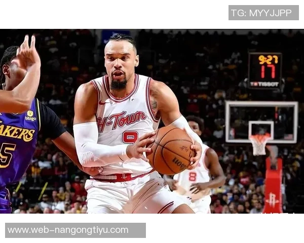 狄龙称全队信任布克队友进步速度超越灰熊火箭时期