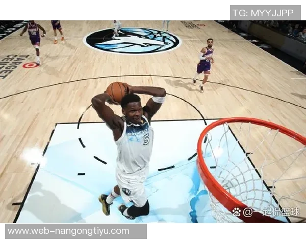 兰德尔上半场表现稳定11投6中贡献14分4篮板1助攻1抢断 兰德尔上半场表现稳定11投6中贡献14分4篮板1助攻1抢断